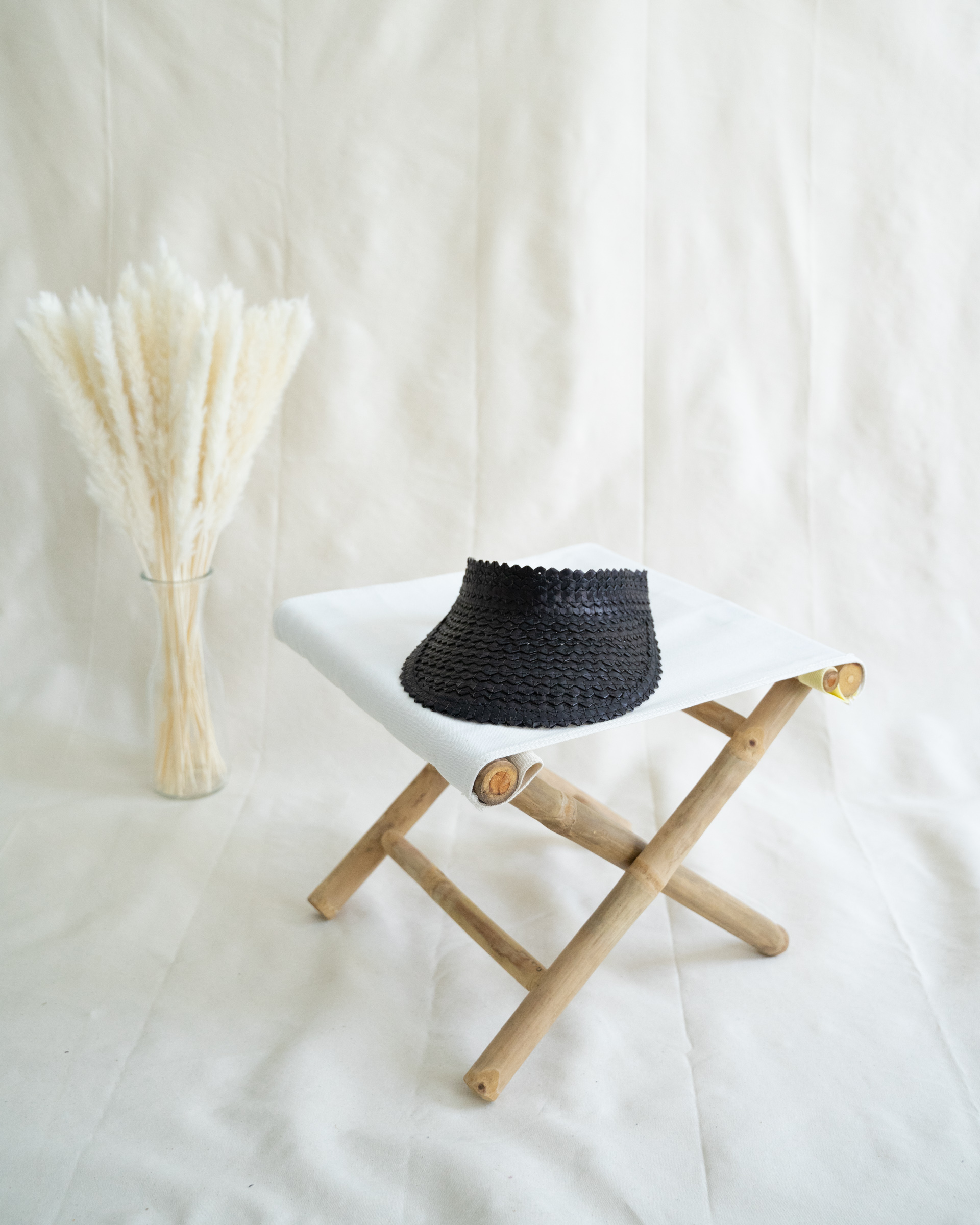 Color: Visor “Lembongan” made out of straw in black