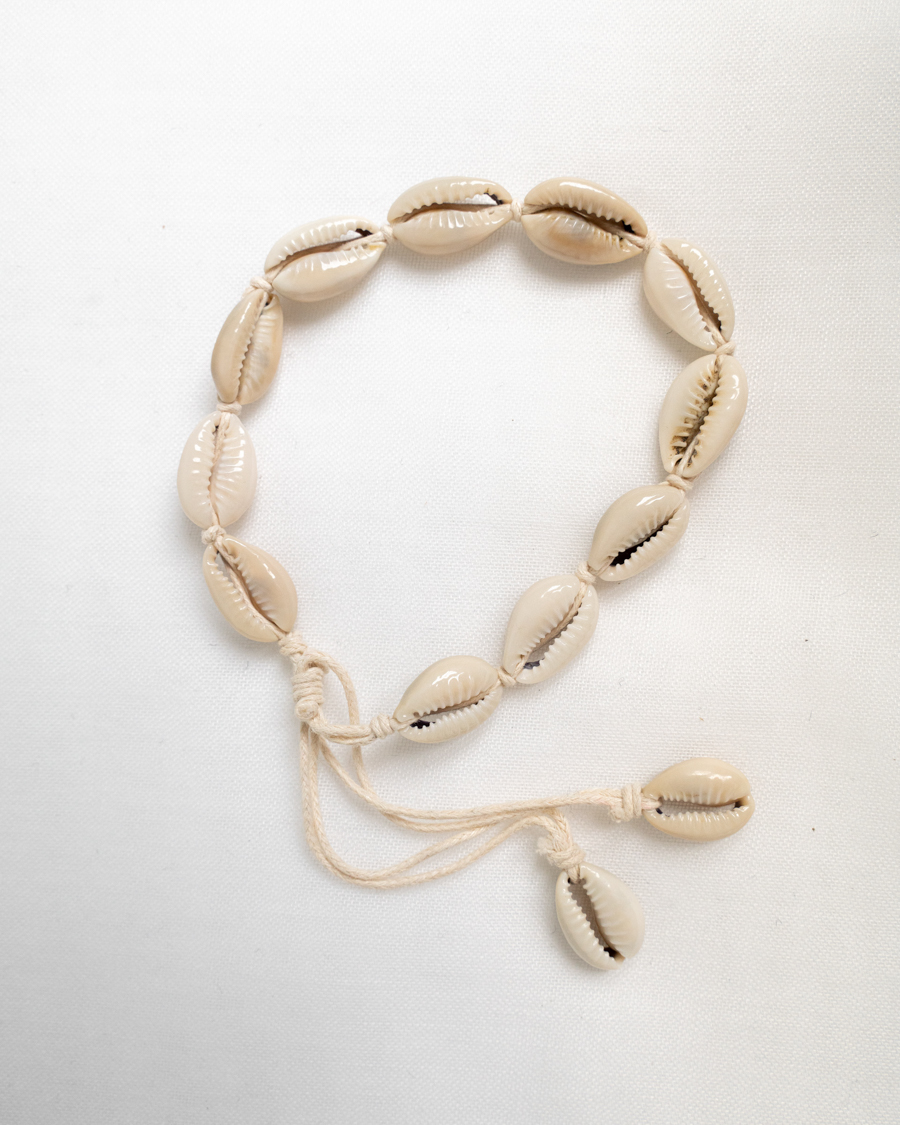 Color: “Uluwatu” shell bracelet/anklet